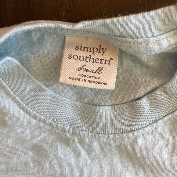 Simply Southern Women's Graphic Tee Size: S - Picture 2 of 5